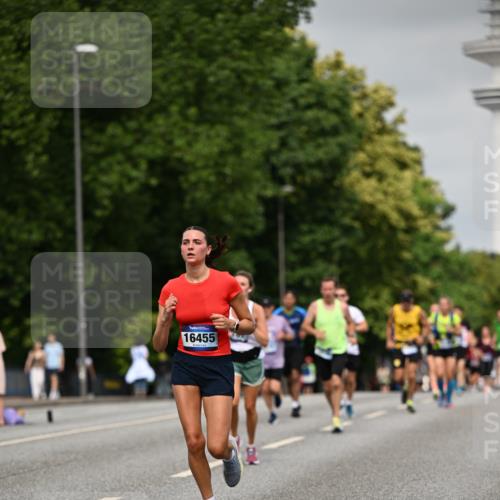 29.06.2025 - hella hamburg halbmarathon Dr. Thomas Lammeyer http://msf.ph/oto/8234076 29.06.2025 10:13:35 Kennedybrücke 5511, 7081, 7187, 7636, 9306, 9366, 9434, 9781, 10036, 10819, 10943, 11067 meine-sportfotos.de