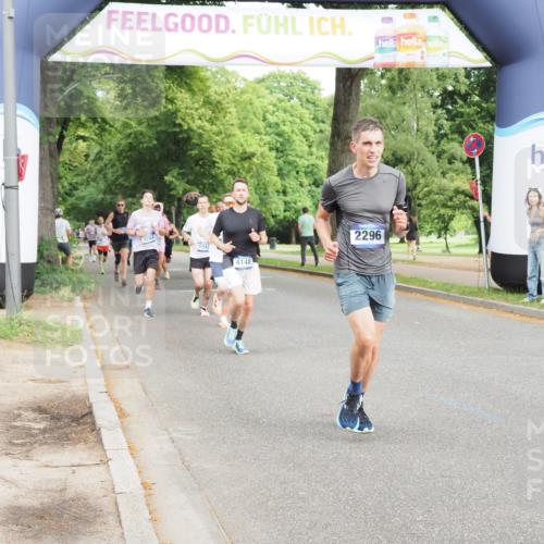 29.06.2025 - hella hamburg halbmarathon MichiJ http://msf.ph/oto/8234086 29.06.2025 10:26:51 Zwischen KM18-KM19 2296, 4148, 5091, 8002, 11423, 12900, 15382, 18584 meine-sportfotos.de
