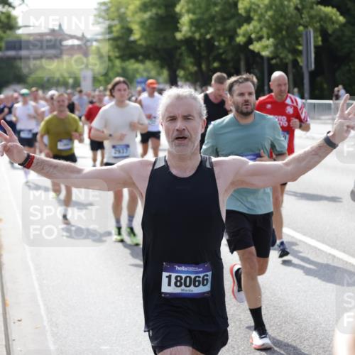 29.06.2025 - hella hamburg halbmarathon Jannik Wohlers http://msf.ph/oto/8234089 29.06.2025 09:53:14 Lombardsbrücke 2365, 2402, 2516, 2623, 2890, 2937, 3004, 3146, 3186, 3414, 4140, 4247, 4310, 5362, 5460, 5532, 5650, 5692, 6071, 6282, 6375, 6388, 6575, 6903, 7385, 7448, 7480, 9200, 9626, 9633, 9723, 9965, 11077, 11283, 12271, 13009, 13450, 13667, 14034, 14200, 14262, 14464, 14618, 14619, 14764, 15519, 15851, 16084, 16286, 16549, 16677, 16725, 16766, 17032, 17384, 17718, 17748, 17960, 18066, 18638, 18678, 18922 meine-sportfotos.de