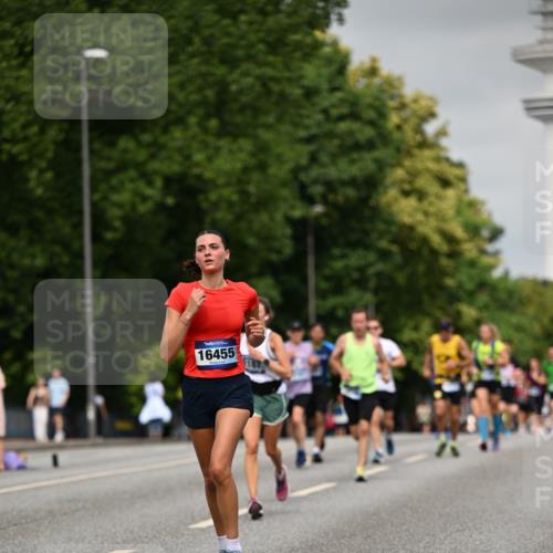 29.06.2025 - hella hamburg halbmarathon Dr. Thomas Lammeyer http://msf.ph/oto/8234105 29.06.2025 10:13:35 Kennedybrücke 5511, 7081, 7187, 7636, 9306, 9366, 9434, 9781, 10036, 10819, 10943, 11067 meine-sportfotos.de