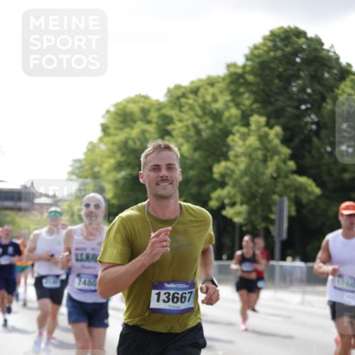 29.06.2025 - hella hamburg halbmarathon Jannik Wohlers http://msf.ph/oto/8234121 29.06.2025 09:53:17 Lombardsbrücke 2270, 2516, 2890, 2937, 3004, 3146, 3186, 3414, 4140, 4247, 4310, 4949, 5115, 5362, 5460, 5532, 5650, 6071, 6282, 6388, 6575, 6903, 7385, 7448, 7480, 9030, 9200, 9626, 9633, 9723, 9965, 11077, 12271, 13009, 13223, 13225, 13667, 14034, 14200, 14262, 14464, 14618, 14619, 14764, 15519, 15851, 16084, 16286, 16549, 16624, 16677, 16766, 17032, 17376, 17384, 17748, 17960, 18066, 18249, 18638, 18678, 18718, 18873, 18922 meine-sportfotos.de