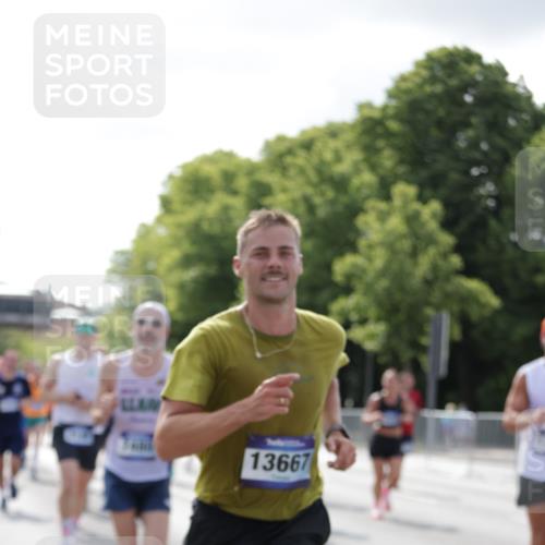 29.06.2025 - hella hamburg halbmarathon Jannik Wohlers http://msf.ph/oto/8234171 29.06.2025 09:53:17 Lombardsbrücke 2270, 2516, 2890, 2937, 3004, 3146, 3186, 3414, 4140, 4247, 4310, 4949, 5115, 5362, 5460, 5532, 5650, 6071, 6282, 6388, 6575, 6903, 7385, 7448, 7480, 9030, 9200, 9626, 9633, 9723, 9965, 11077, 12271, 13009, 13223, 13225, 13667, 14034, 14200, 14262, 14464, 14618, 14619, 14764, 15519, 15851, 16084, 16286, 16549, 16624, 16677, 16766, 17032, 17376, 17384, 17748, 17960, 18066, 18249, 18638, 18678, 18718, 18873, 18922 meine-sportfotos.de