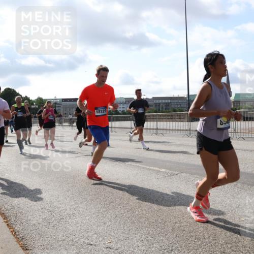 29.06.2025 - hella hamburg halbmarathon Lena Gebhardt http://msf.ph/oto/8234177 29.06.2025 09:56:11 Lombardsbrücke 1061, 1143, 1216, 1257, 1267, 1452, 1461, 1499, 1502, 1507, 1592, 1689, 2083, 2250, 2260, 2504, 2818, 2864, 2884, 2953, 3060, 3256, 3296, 3543, 3692, 3945, 4033, 4077, 4127, 4324, 4346, 4557, 4601, 5116, 5482, 5600, 5607, 5978, 6115, 6134, 6168, 6481, 6511, 6512, 6994, 7056, 7100, 7178, 7224, 7332, 7583, 7943, 8335, 8514, 8968, 8989, 8996, 9246, 9537, 10596 meine-sportfotos.de