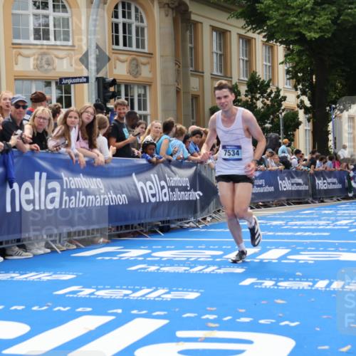 29.06.2025 - hella hamburg halbmarathon Strokosch-Dieckow http://msf.ph/oto/8234179 29.06.2025 10:34:31 Ziel 1644, 6169, 6305, 7534, 9686, 11230, 11661, 13618, 15887, 16148, 18026, 18099 meine-sportfotos.de