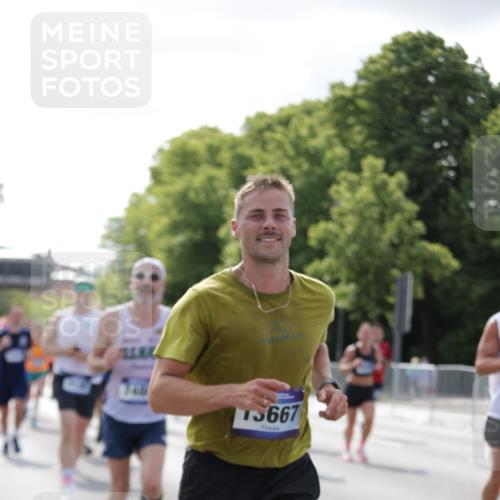 29.06.2025 - hella hamburg halbmarathon Jannik Wohlers http://msf.ph/oto/8234203 29.06.2025 09:53:17 Lombardsbrücke 2270, 2516, 2890, 2937, 3004, 3146, 3186, 3414, 4140, 4247, 4310, 4949, 5115, 5362, 5460, 5532, 5650, 6071, 6282, 6388, 6575, 6903, 7385, 7448, 7480, 9030, 9200, 9626, 9633, 9723, 9965, 11077, 12271, 13009, 13223, 13225, 13667, 14034, 14200, 14262, 14464, 14618, 14619, 14764, 15519, 15851, 16084, 16286, 16549, 16624, 16677, 16766, 17032, 17376, 17384, 17748, 17960, 18066, 18249, 18638, 18678, 18718, 18873, 18922 meine-sportfotos.de