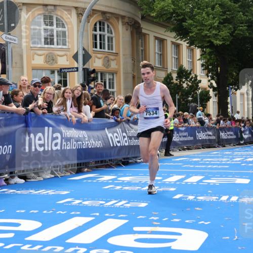 29.06.2025 - hella hamburg halbmarathon Strokosch-Dieckow http://msf.ph/oto/8234213 29.06.2025 10:34:31 Ziel 1644, 6169, 6305, 7534, 9686, 11230, 11661, 13618, 15887, 16148, 18026, 18099 meine-sportfotos.de