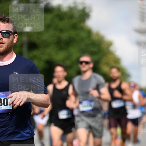 29.06.2025 - hella hamburg halbmarathon Dr. Thomas Lammeyer http://msf.ph/oto/8234260 29.06.2025 09:50:32 Kennedybrücke 1002, 1053, 1396, 1407, 1411, 1910, 1959, 2228, 2563, 2836, 2851, 3790, 3935, 4246, 4740, 5193, 6032, 6305, 6473, 6915, 7080, 7622, 7831, 7867, 7972, 9376, 9508, 10771, 11055, 11370 meine-sportfotos.de