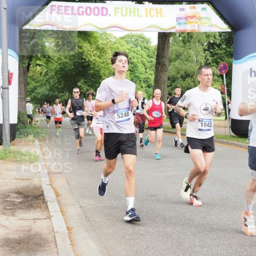 29.06.2025 - hella hamburg halbmarathon MichiJ http://msf.ph/oto/8234368 29.06.2025 10:26:54 Zwischen KM18-KM19 1042, 2262, 2296, 4148, 5248, 7229, 8002, 11423, 11952, 14274, 15888, 17722 meine-sportfotos.de