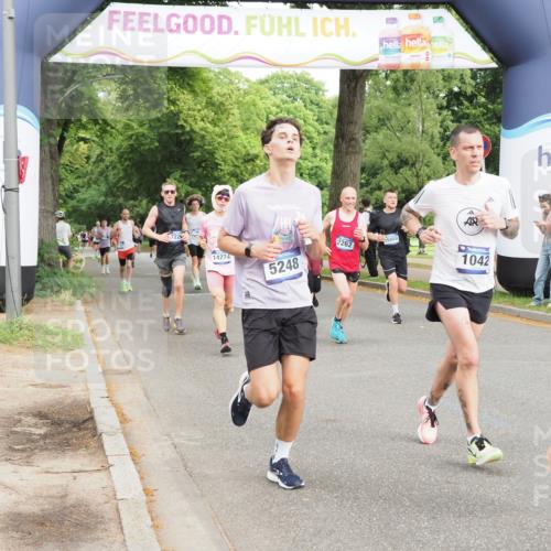 29.06.2025 - hella hamburg halbmarathon MichiJ http://msf.ph/oto/8234392 29.06.2025 10:26:54 Zwischen KM18-KM19 1042, 2262, 2296, 4148, 5248, 7229, 8002, 11423, 11952, 14274, 15888, 17722 meine-sportfotos.de