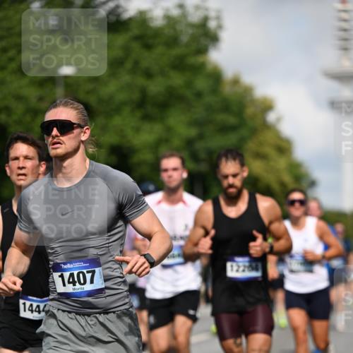 29.06.2025 - hella hamburg halbmarathon Dr. Thomas Lammeyer http://msf.ph/oto/8234418 29.06.2025 09:50:33 Kennedybrücke 1002, 1396, 1407, 1411, 1910, 1959, 2228, 2563, 2836, 2851, 3790, 3935, 4246, 4740, 5193, 6032, 6305, 6473, 6915, 7080, 7622, 7831, 7867, 7972, 8366, 9376, 9508, 10771, 11055, 11370 meine-sportfotos.de