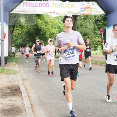 29.06.2025 - hella hamburg halbmarathon MichiJ http://msf.ph/oto/8234426 29.06.2025 10:26:54 Zwischen KM18-KM19 1042, 2262, 2296, 4148, 5248, 7229, 8002, 11423, 11952, 14274, 15888, 17722 meine-sportfotos.de