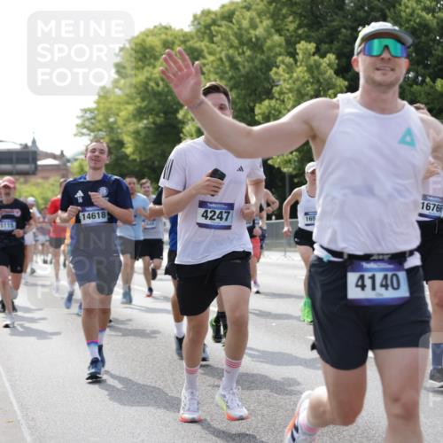 29.06.2025 - hella hamburg halbmarathon Jannik Wohlers http://msf.ph/oto/8234438 29.06.2025 09:53:19 Lombardsbrücke 2270, 2516, 2890, 2937, 3004, 3186, 3414, 4140, 4247, 4949, 5115, 5362, 5460, 5532, 5650, 6071, 6282, 6309, 6388, 6575, 6903, 7385, 7448, 7480, 8023, 9030, 9200, 9626, 9633, 9723, 9965, 10792, 11077, 12271, 13009, 13223, 13225, 13554, 13667, 14034, 14262, 14618, 14619, 14764, 15026, 15611, 15851, 16084, 16549, 16624, 16677, 16766, 17032, 17033, 17376, 17384, 17748, 17960, 18066, 18249, 18638, 18678, 18718, 18873, 18922 meine-sportfotos.de
