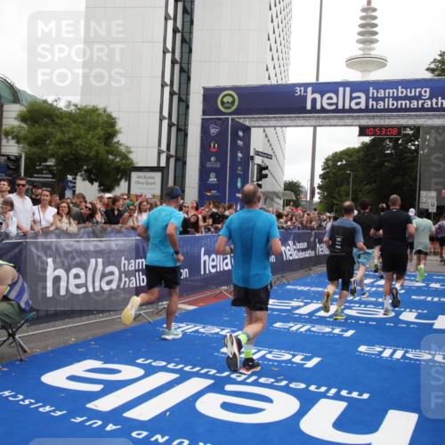 29.06.2025 - hella hamburg halbmarathon Michael Strokosch http://msf.ph/oto/8234442 29.06.2025 10:53:07 Ziel 2208, 3059, 3258, 3334, 4121, 7509, 7864, 8587, 9093, 9537, 12155, 12367, 12519, 12910, 14323, 14791, 15430, 18590, 18720, 19208 meine-sportfotos.de