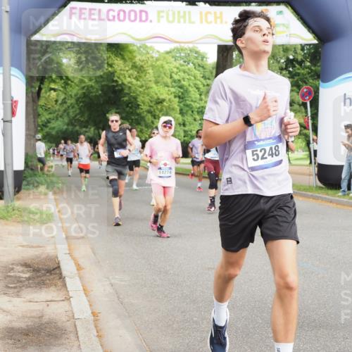 29.06.2025 - hella hamburg halbmarathon MichiJ http://msf.ph/oto/8234472 29.06.2025 10:26:54 Zwischen KM18-KM19 1042, 2262, 2296, 4148, 5248, 7229, 8002, 11423, 11952, 14274, 15888, 17722 meine-sportfotos.de