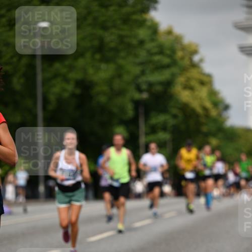 29.06.2025 - hella hamburg halbmarathon Dr. Thomas Lammeyer http://msf.ph/oto/8234502 29.06.2025 10:13:37 Kennedybrücke 3921, 5511, 7081, 7187, 7333, 7636, 9306, 9366, 9434, 9674, 9781, 10036, 10819, 10943, 11067 meine-sportfotos.de