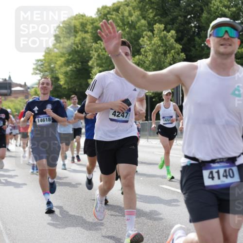 29.06.2025 - hella hamburg halbmarathon Jannik Wohlers http://msf.ph/oto/8234505 29.06.2025 09:53:19 Lombardsbrücke 2270, 2516, 2890, 2937, 3004, 3186, 3414, 4140, 4247, 4949, 5115, 5362, 5460, 5532, 5650, 6071, 6282, 6309, 6388, 6575, 6903, 7385, 7448, 7480, 8023, 9030, 9200, 9626, 9633, 9723, 9965, 10792, 11077, 12271, 13009, 13223, 13225, 13554, 13667, 14034, 14262, 14618, 14619, 14764, 15026, 15611, 15851, 16084, 16549, 16624, 16677, 16766, 17032, 17033, 17376, 17384, 17748, 17960, 18066, 18249, 18638, 18678, 18718, 18873, 18922 meine-sportfotos.de