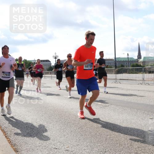 29.06.2025 - hella hamburg halbmarathon Lena Gebhardt http://msf.ph/oto/8234517 29.06.2025 09:56:12 Lombardsbrücke 1061, 1143, 1216, 1257, 1267, 1452, 1461, 1499, 1502, 1507, 1592, 1689, 2083, 2250, 2260, 2504, 2818, 2864, 2884, 2953, 3060, 3256, 3296, 3543, 3692, 3945, 4033, 4077, 4127, 4324, 4346, 4557, 4601, 5116, 5482, 5600, 5607, 5978, 6115, 6134, 6168, 6481, 6511, 6512, 6994, 7056, 7100, 7178, 7224, 7332, 7583, 7943, 8335, 8514, 8968, 8989, 8996, 9246, 9537, 10596 meine-sportfotos.de