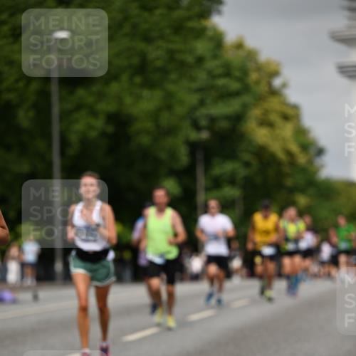 29.06.2025 - hella hamburg halbmarathon Dr. Thomas Lammeyer http://msf.ph/oto/8234523 29.06.2025 10:13:37 Kennedybrücke 3921, 5511, 7081, 7187, 7333, 7636, 9306, 9366, 9434, 9674, 9781, 10036, 10819, 10943, 11067 meine-sportfotos.de
