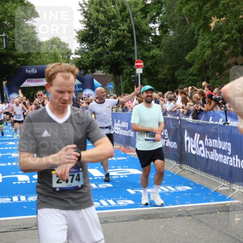 29.06.2025 - hella hamburg halbmarathon Zöllner http://msf.ph/oto/8234547 29.06.2025 10:54:43 Ziel 1125, 1496, 2561, 3310, 7478, 8449, 9012, 10040, 10368, 10376, 12489, 13147, 14239, 15389, 15408, 15584, 17231, 17765, 19000 meine-sportfotos.de
