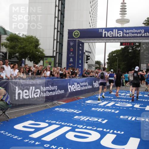 29.06.2025 - hella hamburg halbmarathon Michael Strokosch http://msf.ph/oto/8234621 29.06.2025 10:53:12 Ziel 2111, 2208, 3059, 3258, 4121, 7864, 8587, 9537, 14323, 16986, 19208 meine-sportfotos.de