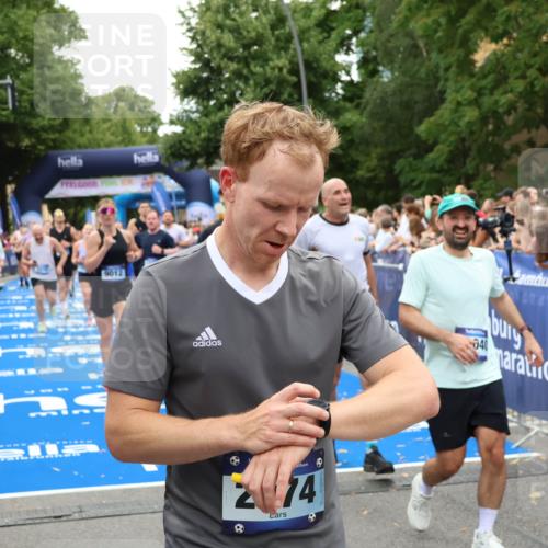 29.06.2025 - hella hamburg halbmarathon Zöllner http://msf.ph/oto/8234640 29.06.2025 10:54:44 Ziel 1125, 1496, 2561, 3310, 6587, 7478, 8449, 9012, 9227, 10040, 10368, 10376, 12489, 13147, 14239, 15389, 15408, 15584, 17231, 17765, 19000 meine-sportfotos.de