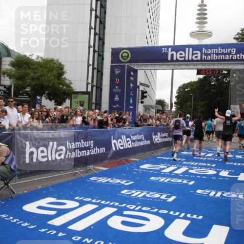 29.06.2025 - hella hamburg halbmarathon Michael Strokosch http://msf.ph/oto/8234642 29.06.2025 10:53:12 Ziel 2111, 2208, 3059, 3258, 4121, 7864, 8587, 9537, 14323, 16986, 19208 meine-sportfotos.de