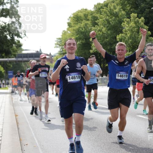 29.06.2025 - hella hamburg halbmarathon Jannik Wohlers http://msf.ph/oto/8234687 29.06.2025 09:53:20 Lombardsbrücke 2270, 2516, 2823, 2890, 2937, 3004, 3186, 3414, 4140, 4247, 4949, 5115, 5362, 5532, 5650, 6071, 6309, 6388, 6575, 6903, 7385, 7448, 7480, 8023, 8269, 9030, 9626, 9633, 9723, 9965, 10792, 11077, 12271, 13009, 13223, 13225, 13554, 13667, 14262, 14618, 14619, 14764, 15026, 15611, 15851, 16084, 16475, 16549, 16624, 16677, 16766, 17032, 17033, 17376, 17384, 17748, 17960, 18066, 18249, 18638, 18678, 18718, 18790, 18873, 18922 meine-sportfotos.de
