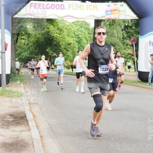29.06.2025 - hella hamburg halbmarathon MichiJ http://msf.ph/oto/8234691 29.06.2025 10:26:56 Zwischen KM18-KM19 1042, 2262, 2296, 4148, 5248, 6684, 7229, 11952, 14274, 14992, 15888, 17722, 18529 meine-sportfotos.de