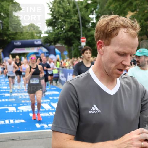 29.06.2025 - hella hamburg halbmarathon Zöllner http://msf.ph/oto/8234697 29.06.2025 10:54:44 Ziel 1125, 1496, 2561, 3310, 6587, 7478, 8449, 9012, 9227, 10040, 10368, 10376, 12489, 13147, 14239, 15389, 15408, 15584, 17231, 17765, 19000 meine-sportfotos.de
