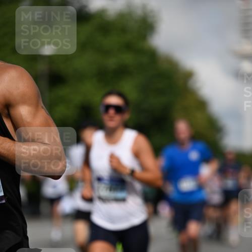 29.06.2025 - hella hamburg halbmarathon Dr. Thomas Lammeyer http://msf.ph/oto/8234721 29.06.2025 09:50:35 Kennedybrücke 1002, 1396, 1407, 1411, 1910, 1959, 2228, 2563, 2836, 2851, 3790, 3935, 4246, 4740, 5193, 6032, 6305, 6473, 6915, 7080, 7622, 7831, 7867, 7972, 8366, 9376, 9508, 10771, 11055, 11370 meine-sportfotos.de