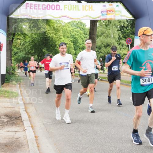29.06.2025 - hella hamburg halbmarathon MichiJ http://msf.ph/oto/8234738 29.06.2025 10:49:54 Zwischen KM18-KM19 1254, 1334, 1573, 1722, 1881, 3001, 3921, 4370, 4665, 5384, 5734, 8822, 9718, 10214, 10705, 12004, 13528, 14135, 15252, 16808, 17757, 18717 meine-sportfotos.de