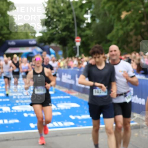 29.06.2025 - hella hamburg halbmarathon Zöllner http://msf.ph/oto/8234742 29.06.2025 10:54:45 Ziel 1125, 1496, 2561, 3310, 6587, 7478, 8449, 9012, 9227, 12186, 12489, 13147, 14239, 15389, 15408, 15584, 17231, 17765, 19000 meine-sportfotos.de
