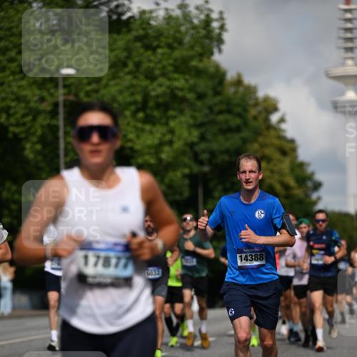 29.06.2025 - hella hamburg halbmarathon Dr. Thomas Lammeyer http://msf.ph/oto/8234762 29.06.2025 09:50:36 Kennedybrücke 1002, 1396, 1407, 1411, 1910, 1959, 2228, 2563, 2836, 2851, 3790, 3935, 4246, 4740, 6032, 6305, 6473, 6915, 7080, 7622, 7831, 7867, 7972, 8366, 9376, 9508, 10771, 11055, 11370 meine-sportfotos.de