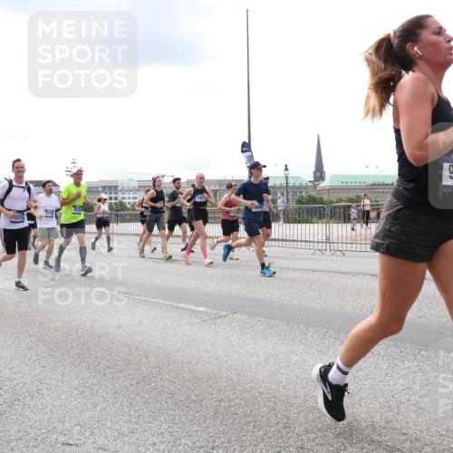 29.06.2025 - hella hamburg halbmarathon Lena Gebhardt http://msf.ph/oto/8234775 29.06.2025 10:33:38 Lombardsbrücke 1189, 1275, 1764, 1896, 1995, 2038, 2054, 2085, 2342, 2776, 2838, 3170, 3264, 3340, 3341, 3345, 3560, 3812, 4164, 4361, 4433, 4445, 4449, 4479, 4696, 4942, 5075, 5096, 5141, 5180, 5557, 5566, 5569, 5691, 5821, 5822, 5887, 6109, 6515, 6516, 6773, 6854, 6956, 6999, 7027, 7565, 7653, 7705, 8021, 8157, 8202, 8282, 8375, 8377, 8383, 8401, 8595, 8891, 9094, 9234, 9258, 9289, 9438, 9591, 9592, 9750, 9780, 9799, 9875, 9995, 10007, 10071, 10561, 11229, 11713, 11811, 11826 meine-sportfotos.de