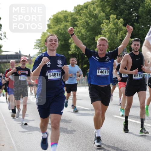 29.06.2025 - hella hamburg halbmarathon Jannik Wohlers http://msf.ph/oto/8234776 29.06.2025 09:53:20 Lombardsbrücke 2270, 2516, 2823, 2890, 2937, 3004, 3186, 3414, 4140, 4247, 4949, 5115, 5362, 5532, 5650, 6071, 6309, 6388, 6575, 6903, 7385, 7448, 7480, 8023, 8269, 9030, 9626, 9633, 9723, 9965, 10792, 11077, 12271, 13009, 13223, 13225, 13554, 13667, 14262, 14618, 14619, 14764, 15026, 15611, 15851, 16084, 16475, 16549, 16624, 16677, 16766, 17032, 17033, 17376, 17384, 17748, 17960, 18066, 18249, 18638, 18678, 18718, 18790, 18873, 18922 meine-sportfotos.de