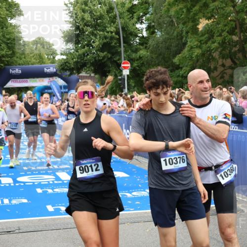 29.06.2025 - hella hamburg halbmarathon Zöllner http://msf.ph/oto/8234785 29.06.2025 10:54:46 Ziel 1125, 1496, 2029, 2561, 3310, 6587, 7478, 8449, 9227, 10044, 12186, 12489, 13147, 14239, 15389, 15408, 15584, 17231, 17765, 19000 meine-sportfotos.de