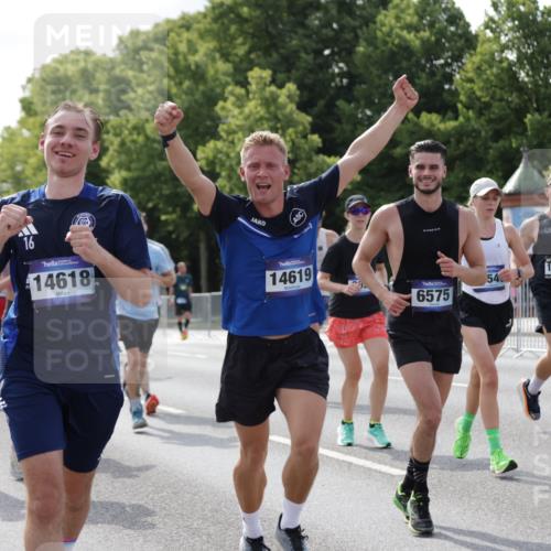 29.06.2025 - hella hamburg halbmarathon Jannik Wohlers http://msf.ph/oto/8234838 29.06.2025 09:53:21 Lombardsbrücke 2270, 2516, 2823, 2890, 2937, 3004, 3186, 3414, 4140, 4247, 4949, 5115, 5362, 5532, 5650, 6071, 6309, 6388, 6575, 6903, 7385, 7448, 7480, 8023, 8269, 9030, 9626, 9633, 9723, 9965, 10792, 11077, 12271, 13223, 13225, 13554, 13667, 14262, 14618, 14619, 14764, 15026, 15611, 15851, 16084, 16136, 16466, 16475, 16549, 16624, 16625, 16677, 16766, 17032, 17033, 17376, 17384, 17748, 17960, 18066, 18249, 18638, 18678, 18718, 18790, 18873, 18922 meine-sportfotos.de