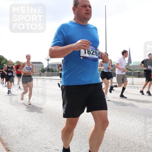 29.06.2025 - hella hamburg halbmarathon Lena Gebhardt http://msf.ph/oto/8234847 29.06.2025 10:45:10 Lombardsbrücke 1024, 1273, 1629, 1685, 1798, 1924, 2007, 2216, 2217, 2674, 2779, 3160, 3164, 3357, 3377, 3570, 3879, 3993, 4099, 4102, 4186, 4275, 4306, 4337, 4504, 4820, 4851, 5099, 5108, 5190, 5339, 5636, 5949, 6150, 6509, 6763, 6788, 6841, 6888, 6911, 6922, 6980, 7530, 7541, 7699, 7912, 8582, 8594, 8605, 8762, 8907, 9036, 9084, 9085, 9331, 9333, 9620, 10182, 10225, 10562, 10566, 10668, 10707, 11272, 11314, 12198, 12318, 12332, 12334, 12394, 13039, 13261 meine-sportfotos.de