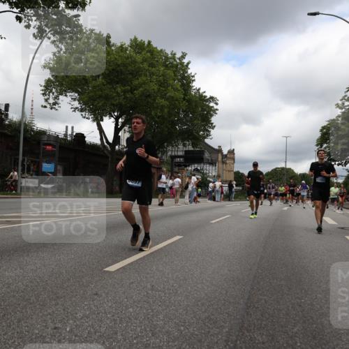 29.06.2025 - hella hamburg halbmarathon Yannick Fuchs http://msf.ph/oto/8234902 29.06.2025 10:47:03 20KM 1258, 1482, 1683, 2074, 2208, 2346, 2910, 3059, 3334, 3399, 3999, 4065, 4419, 4587, 4726, 5077, 5607, 5907, 6198, 6897, 7232, 7383, 7509, 8273, 8361, 8587, 8651, 8955, 9065, 9163, 9537, 10529, 10724, 11217, 11588, 11589, 11604, 11689, 11992, 12155, 12482, 12875, 12910, 14805, 15430, 15681, 15980, 16467, 17710, 18249, 18720, 18901, 19208, 19244 meine-sportfotos.de