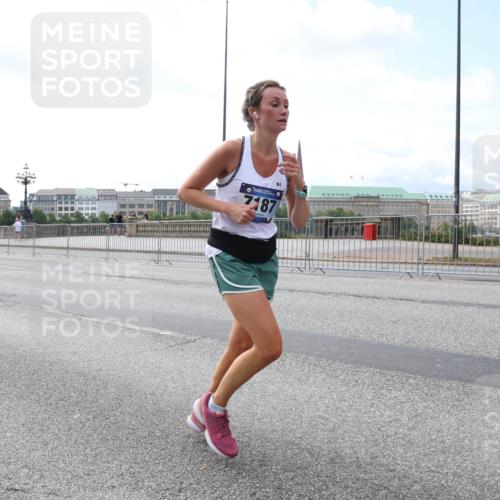 29.06.2025 - hella hamburg halbmarathon Lena Gebhardt http://msf.ph/oto/8234924 29.06.2025 10:09:25 Lombardsbrücke 1147, 1188, 1456, 1483, 1513, 1823, 1838, 2978, 4859, 5806, 5885, 6674, 7187, 7453, 8090, 9297, 9718, 9988, 10194, 10819, 11067, 11496, 12156, 12509, 12862, 13210, 13592, 13660, 14736, 15697, 16688, 16918, 17347, 18505, 18726, 18727, 19166 meine-sportfotos.de