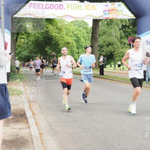29.06.2025 - hella hamburg halbmarathon MichiJ http://msf.ph/oto/8234972 29.06.2025 10:26:58 Zwischen KM18-KM19 1042, 2262, 2296, 4148, 5248, 6684, 7229, 11952, 12137, 14274, 14992, 15888, 17722, 18276, 18529 meine-sportfotos.de