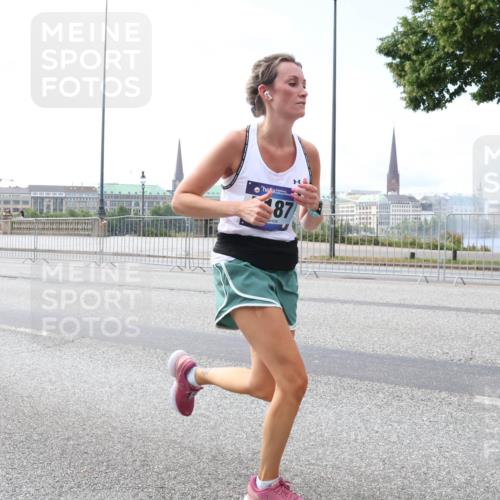 29.06.2025 - hella hamburg halbmarathon Lena Gebhardt http://msf.ph/oto/8235033 29.06.2025 10:09:25 Lombardsbrücke 1147, 1188, 1456, 1483, 1513, 1823, 1838, 2978, 4859, 5806, 5885, 6674, 7187, 7453, 8090, 9297, 9718, 9988, 10194, 10819, 11067, 11496, 12156, 12509, 12862, 13210, 13592, 13660, 14736, 15697, 16688, 16918, 17347, 18505, 18726, 18727, 19166 meine-sportfotos.de