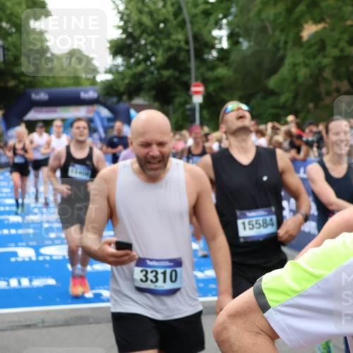 29.06.2025 - hella hamburg halbmarathon Zöllner http://msf.ph/oto/8235050 29.06.2025 10:54:50 Ziel 1496, 2029, 2561, 4231, 6587, 8449, 9227, 10044, 12186, 13147, 14239, 15408, 17231, 17261 meine-sportfotos.de