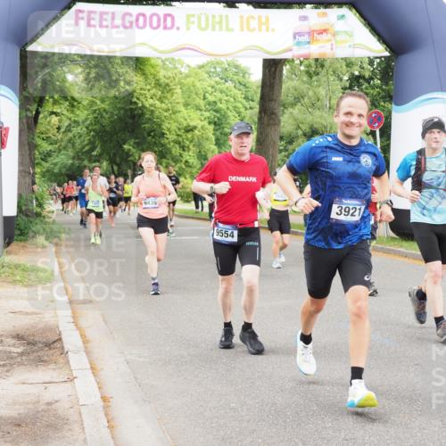 29.06.2025 - hella hamburg halbmarathon MichiJ http://msf.ph/oto/8235054 29.06.2025 10:49:56 Zwischen KM18-KM19 1254, 1334, 1573, 1881, 2683, 3001, 3921, 4538, 4665, 5384, 9439, 9554, 9718, 10705, 12004, 13503, 14135, 15252, 16808, 17757, 18717, 18999 meine-sportfotos.de