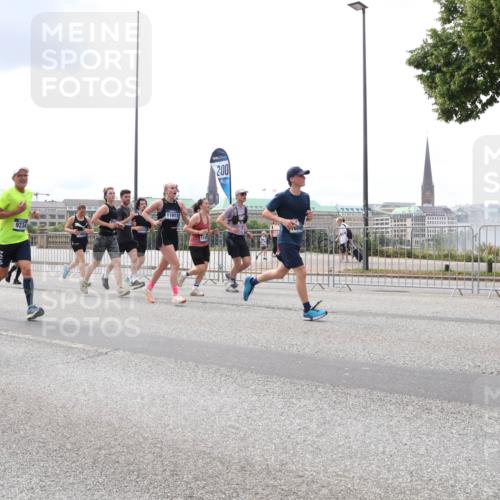 29.06.2025 - hella hamburg halbmarathon Lena Gebhardt http://msf.ph/oto/8235062 29.06.2025 10:33:39 Lombardsbrücke 1189, 1275, 1417, 1764, 1896, 1995, 2038, 2054, 2085, 2342, 2482, 2776, 2838, 3170, 3264, 3340, 3341, 3345, 3560, 3812, 4164, 4361, 4433, 4445, 4449, 4479, 4696, 4942, 5075, 5096, 5141, 5557, 5566, 5569, 5691, 5821, 5822, 5887, 6109, 6364, 6515, 6516, 6773, 6854, 6956, 6999, 7027, 7565, 7653, 7705, 8021, 8157, 8202, 8282, 8375, 8377, 8383, 8401, 8595, 8891, 9094, 9234, 9258, 9289, 9438, 9591, 9592, 9750, 9780, 9799, 9875, 9995, 10007, 10071, 10561, 11713, 11811, 11826 meine-sportfotos.de