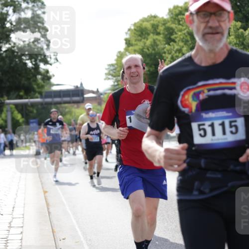 29.06.2025 - hella hamburg halbmarathon Jannik Wohlers http://msf.ph/oto/8235100 29.06.2025 09:53:23 Lombardsbrücke 2270, 2516, 2823, 2890, 2937, 3004, 3186, 4140, 4247, 4949, 5115, 5362, 5532, 5650, 6309, 6388, 6575, 7167, 7385, 7448, 7480, 7734, 8023, 8269, 9030, 9043, 9626, 9633, 9723, 9965, 10792, 11077, 11936, 12271, 13223, 13225, 13554, 13667, 14262, 14618, 14619, 14730, 14764, 15026, 15611, 15851, 16084, 16136, 16466, 16475, 16549, 16624, 16625, 16677, 16766, 17032, 17033, 17376, 18066, 18249, 18638, 18718, 18790, 18873, 18922 meine-sportfotos.de