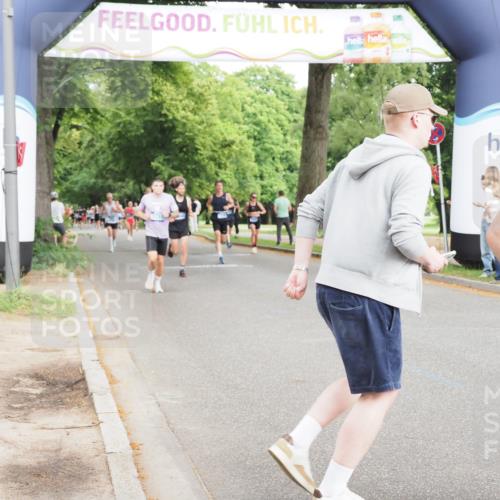 29.06.2025 - hella hamburg halbmarathon MichiJ http://msf.ph/oto/8235160 29.06.2025 10:27:00 Zwischen KM18-KM19 1042, 2262, 5248, 6684, 7229, 11952, 12137, 14274, 14992, 15888, 17722, 18276, 18529 meine-sportfotos.de