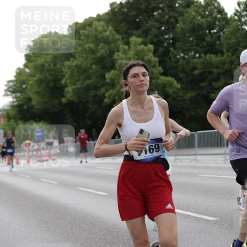 29.06.2025 - hella hamburg halbmarathon Jannik Wohlers http://msf.ph/oto/8235176 29.06.2025 10:28:36 Lombardsbrücke 1518, 1869, 2688, 3717, 4161, 4362, 4834, 4982, 5167, 7169, 12099, 12442, 14205, 15143, 15452, 15453 meine-sportfotos.de