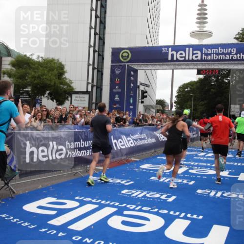 29.06.2025 - hella hamburg halbmarathon Michael Strokosch http://msf.ph/oto/8235178 29.06.2025 10:53:28 Ziel 1683, 1727, 2354, 4065, 6198, 6629, 6942, 8651, 11844, 12490, 13912, 13997, 15681, 15838, 18134, 18901 meine-sportfotos.de
