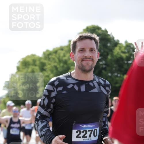 29.06.2025 - hella hamburg halbmarathon Jannik Wohlers http://msf.ph/oto/8235213 29.06.2025 09:53:25 Lombardsbrücke 1098, 2270, 2516, 2823, 2890, 2937, 3004, 4140, 4247, 4949, 5115, 5362, 5532, 5650, 6309, 6388, 6575, 7167, 7385, 7448, 7480, 7734, 8023, 8269, 9030, 9043, 9633, 9723, 10792, 11077, 11936, 12271, 13223, 13225, 13554, 13667, 14262, 14415, 14618, 14619, 14730, 14764, 15026, 15611, 15851, 16084, 16136, 16466, 16475, 16549, 16624, 16625, 16677, 16766, 17032, 17033, 17376, 17997, 18066, 18249, 18718, 18790, 18873, 18922 meine-sportfotos.de